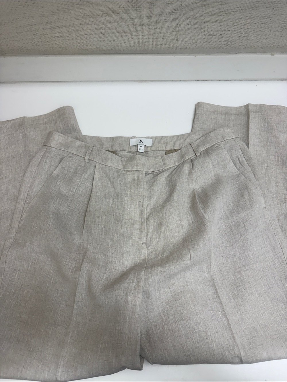 Banana Republic Tailored Linen-Blend Pleated Trousers — Light Beige
